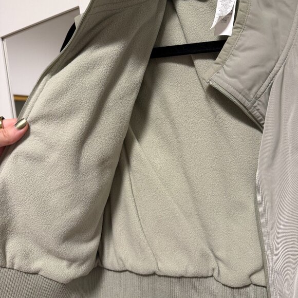 Alo Yoga In Motion Vest - Limestone - Picture 4 of 8